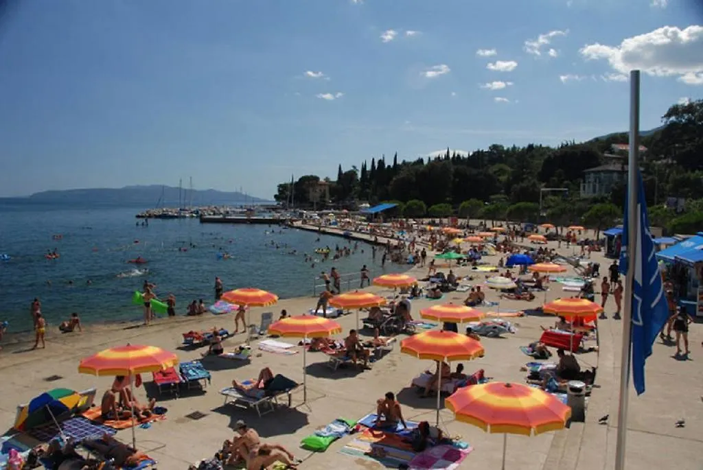 Apartments Zlatko Ičići Kroatien